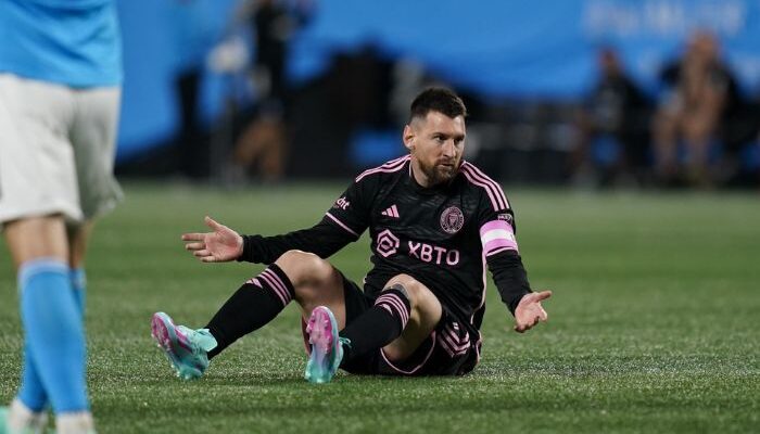 Messi Turf 10
